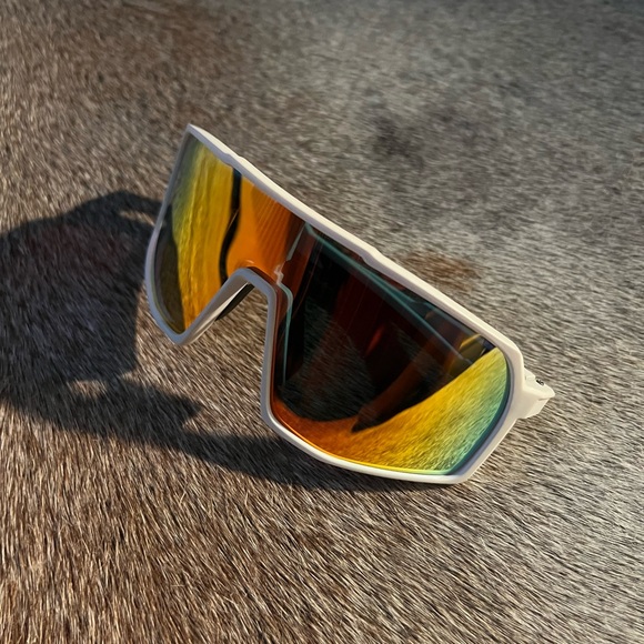 HOKA Sunglasses - Picture 4 of 4